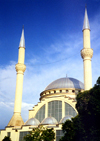 Albania / Shqiperia - Shkodr / Skadar: Sheik Zamil Abdullah Al-Zamil Mosque, built by the Saudis in a city with Christian majority - photo by M.Torres