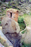 Armenia - Haritch, Shirak province: cliff hanging - photo by M.Torres