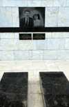 Azerbaijan - Baku: couple united for eternity - Black January victims graves on Martyrs' Lane - tombs - Shahidlar Hiyabany - photo by M.Torres