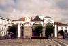 Azores / Aores - So Miguel - Ponta Delgada: Gonalo Velho Cabral Statue and City Gates / Portas da Cidade e Esttua de Gonalo Velho Cabral - photo by M.Durruti