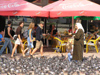 Bosnia-Herzegovina - Sarajevo:  Bosniak woman feeding the pigeons (photo by J.Kaman)