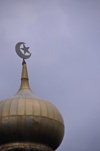 Gaborone, South-East District, Botswana: copper onion with crescent and star - Gaborone main mosque - intersection of Churchill, Notwane, Chuma and Mobuto avenues - photo by M.Torres