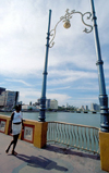 Brazil / Brasil - Recife / REC (Pernambuco): Maurcio de Nassau bridge over the Capibaribe river - Ponte Maurcio de Nassau sobre o rio Capibaribe - ponte mais antiga da Amrica Latina - 1643 -  Liga o bairro do Recife ao bairro de Santo Antnio - photo by Francisca Rigaud