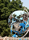 Ouagadougou, Burkina Faso: globe at the center of the UN Roundabout / Rond-point des Nation Unies - Nelson Mandela Avenue - photo by M.Torres