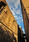 Barcelona, Catalonia: Bisbe street between the Cathedral and Palau Episcopal with the Bisbe bridge between the Palau de la Generalitat and Cases dels Canonges, Barri Gtic, Ciutat Vella - photo by M.Torres