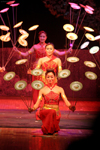 Xian, Shanxi Province, China: Chinese acrobats with plates - photo by R.Eime