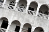 Moroni, Grande Comore / Ngazidja, Comoros islands: faade detail of the Old Friday Mosque - arches - photo by M.Torres