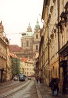 Czech Republic - Prague: hiding in the Lesser Quarter: St. Nicholas church - architects Christoph and Kilian Ignaz Dientzenhofer (kostel svateho Mikulase -Mala strana - Karmelitska) (photo by Miguel Torres)