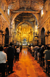 Quito, Ecuador: mass in Iglesia y Monasterio de San Francisco - Church and Monastery of St. Francis - Mudejar and Baroque gilded interior - Plaza San Francisco - photo by M.Torres