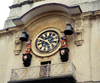 England - Bristol (Somerset county): guardians of time (photo by Miguel Torres)