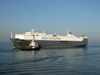 Le Havre, Seine-Maritime, Haute-Normandie, France: Hoegh Traveller - Hoegh Autoliners - Car Transporter ship and tug - Normandy - photo by A.Bartel