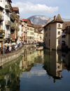 France / Frankreich -  Annecy (Haute-Savoi / Rhne-Alpes): Thiou canal - the Thiou river is effluent of Lake Annecy and an affluent of Fier, which is in turn is a tributary of the Rhone - photo by K.White