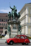 Germany - Bavaria - Germany - Bavaria - Munich / Munique: king Ludwig I of Bavaria and a 2 CV / Ludwig I Koenig von Bayern (photo by C.Blam)