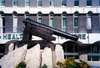 Gibraltar: a cannon that shoots downwards - Koehler depression gun carriage, a late 18th century design invented in Gibraltar during the Great Siege - Casemates Square, by the Health Centre - photo by M.Torres