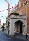 Gibraltar: porch residence of the Governor of Gibraltar, the Convent - Convent Place, Main Street - photo by M.Torres