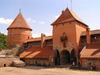 Trakai - Lithuania / Litva / Litauen: Trakai Island Castle - main gatehouse, seen from the court yard - photo by J.Kaman