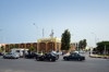 Nouakchott, Mauritania: life downtown, traffic and people on Gamal Abdel Nasser Avenue, busy corner of rue de l'Indpendance, near the central Post Office - photo by M.Torres