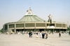 Mexico City: penitents at the Baslica de Nuestra Seora de Guadalupe - architect: Pedro Ramirez Vasquez - top of Tepeyac hill - photo by M.Torres