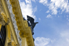 Panama City / Ciudad de Panama: eagle statue on the roof of Instituto Nacional - the building is called the 'eagle's nest', 'Nido de guilas', students are known as 'aguiluchos' - photo by H.Olarte