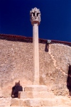 Castelo Rodrigo: pelorinho / pillory - photo by M.Durruti