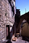 Portugal - Porto: antiga porta da cidade / old city gate - photo by F.Rigaud