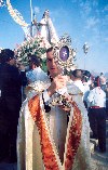 Portugal - Moita do Ribatejo: o padre sada o rio e o oceano - festas de Nossa Senhora da Boa Viagem - photo by M.Durruti