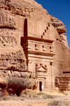 Saudi Arabia - Madain Salah / Medain-Salih: tomb entrance - photo by F.Rigaud