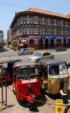 Colombo, Sri Lanka: tuk-tuks and Plantation house - auto rickshaws are called trishaws in Sri Lanka - Sir Baron Jayatilake Mawatha - Fort - photo by M.Torres