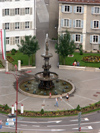 La Chaux-de-Fonds: fountain - seen from Espacit / La Grande Fontaine - point de dpart de l'Avenue Lopold Robert - depuis espacite (photo by Christian Roux)