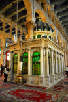 Syria - Damascus: Omayyad Mosque - praying at the Prophet Yahya's Shrine - contains the head of John the Baptist - photographer: M.Torres