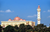 Kampala, Uganda: the National Mosque, aka Gaddafi Mosque, the largest mosque in Uganda, paid by Libya - Old Kampala hill - photo by M.Torres