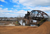 Little Rock, Arkansas, USA: Clinton Presidential Park Bridge, or Rock Island Bridge, is a pedestrian and cyclist bridge in downtown Little Rock near the Clinton Presidential Center - Arkansas river - photo by M.Torres