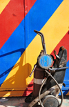 Layoune / El Aaiun, Saguia el-Hamra, Western Sahara: rainbow and compressed air at a automobile repair shop - Colomina district - photo by M.Torres