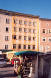 Austria / sterreich - Salzburg: birthplace of Wolfgang Amadeus Mozart - Getreidegasse 9 - Mozart's house - Mozarts Geburtshaus - photo by M.Torres