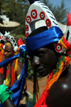 Bissau, Guinea Bissau / Guin Bissau: Amlcar Cabral Avenue, Carnival, man with mask / Avenida Amilcar Cabral, Carnaval, homem com mscara - photo by R.V.Lopes