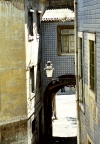 Portugal - Lisbon: arco - Alfama / arch- Alfama - photo by F.Rigaud