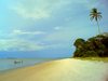 Turtle Islands, Southern Province, Sierra Leone: beach and fishermen - photo by T.Trenchard