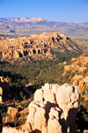 Bryce Canyon National Park, Utah, USA: Inspiration Point - rock formation and view towards Boat Mesa - photo by M.Torres